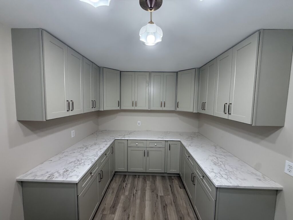 Kitchen cabinets with quartz countertops in Jacksonville FL
