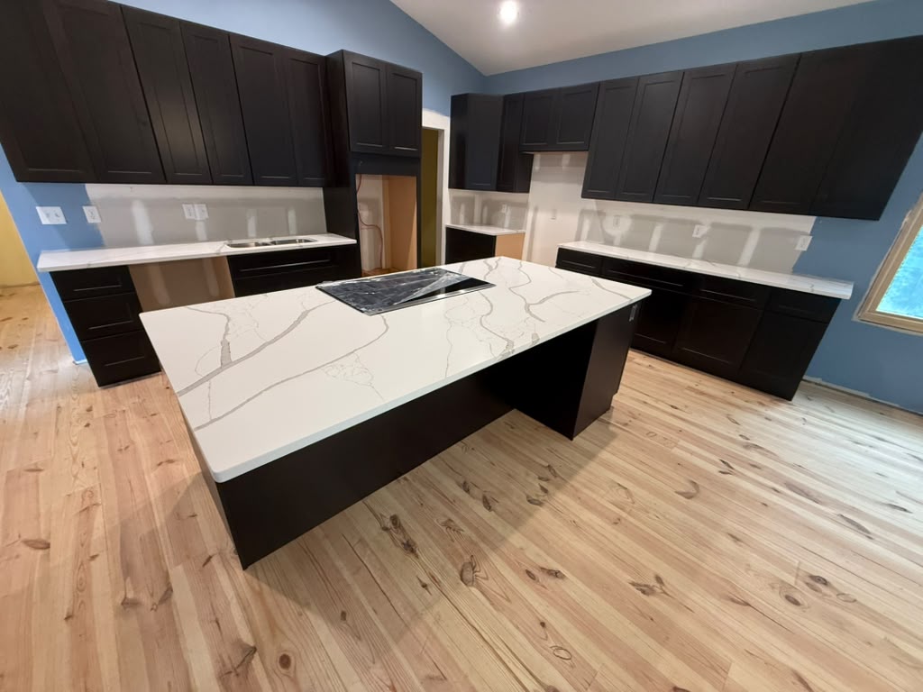 Custom kitchen cabinets with quartz countertops in Jacksonville, FL